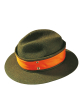 Klobúk Akah so signálnou oranžovou páskou