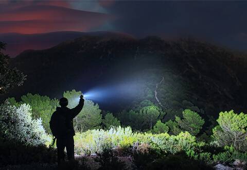 Ako vybrať správnu poľovnícku baterku a čelovku